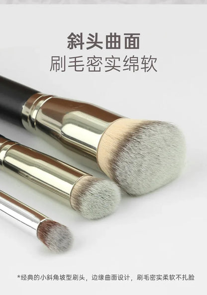 Angled Foundation Concealer Brush