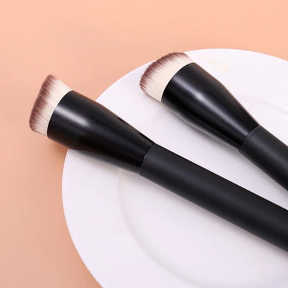 Angled Foundation Concealer Brush