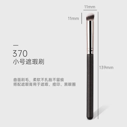 Angled Foundation Concealer Brush
